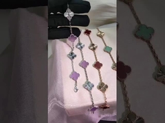 18K ゴールド ダイヤモンド イヤリング B2B ジュエリー ディストリビューターへの利用可能性は異なります