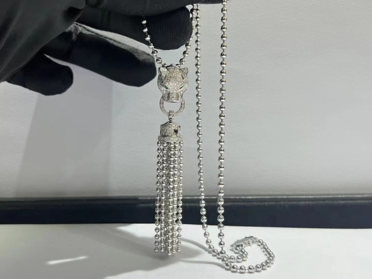 Brand 18Kのホワイト ゴールドのエメラルド及びDiamonds Pantheree de Brand Necklace