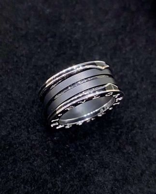 18K ゴールド 豪華ブランド 宝石リング 2つの18Kt 白金のループと黒のセラミックスパイラル