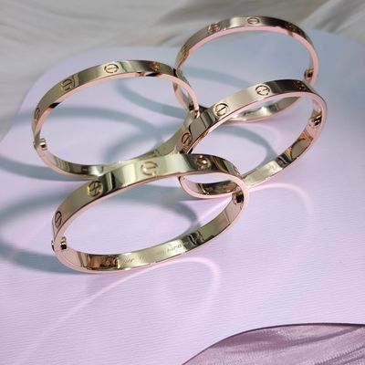 18Kゴールド クラシックモデル LOVE ブレスレット ミディアムサイズ 幅6.1mm オリジナル開閉システム（2本のネジとドライバー付き）