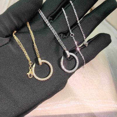 モダンなスタイルとベゼルセッティングの、高クラリティ18Kゴールドダイヤモンドジュエリー（蛍光性なしのダイヤモンド宝石）